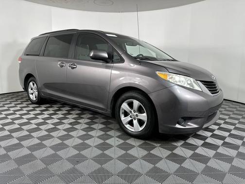 2013 Toyota Sienna LE