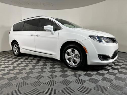 2018 Chrysler Pacifica Hybrid Touring L