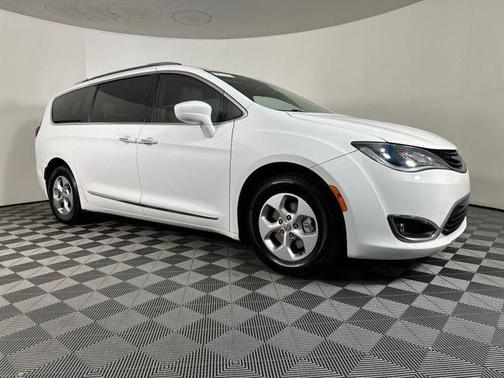 2018 Chrysler Pacifica Hybrid Touring L