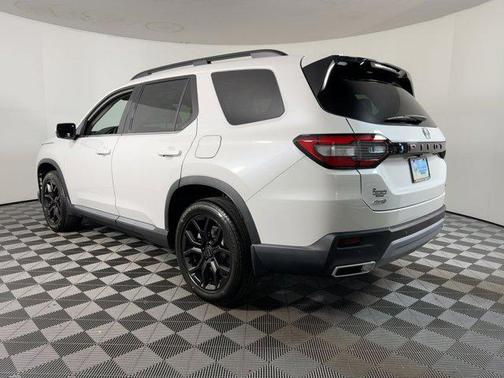 2025 Honda Pilot Touring 8-Passenger