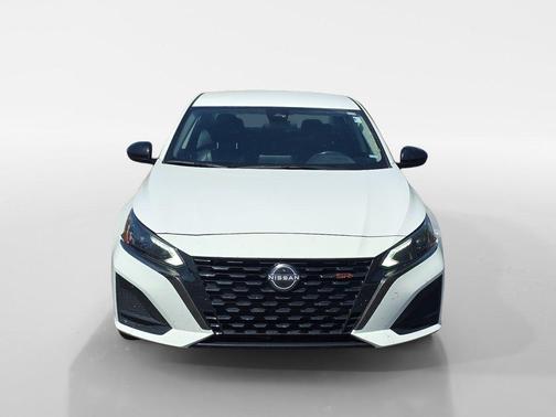 Glacier White 2024 Nissan Altima SR FWD