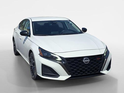 Glacier White 2024 Nissan Altima SR FWD