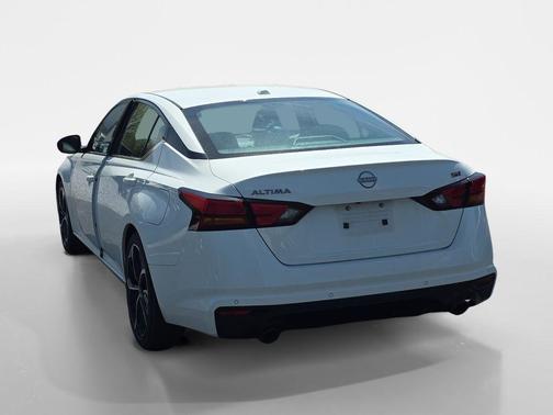 Glacier White 2024 Nissan Altima SR FWD