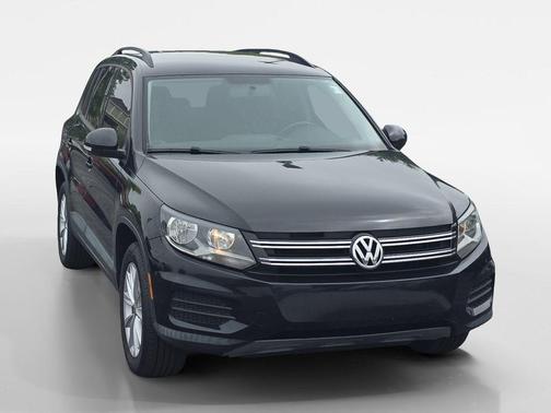 Deep Black Pearl 2017 Volkswagen Tiguan 2.0T S