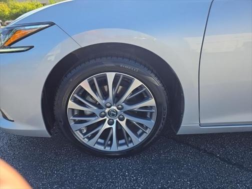 2021 Lexus ES 300h Base