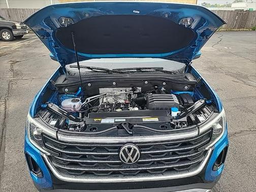 2024 Volkswagen Atlas Cross Sport 2.0T SE w/Technology 4MOTION