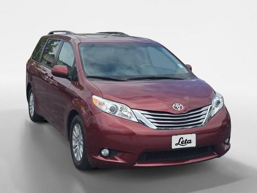 Salsa Red Pearl 2017 Toyota Sienna XLE