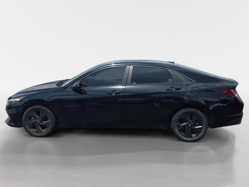 Phantom Black 2022 Hyundai ELANTRA SEL