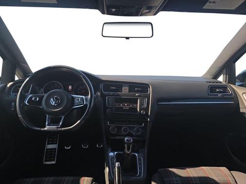 2017 Volkswagen Golf GTI 2.0T SE 4-Door