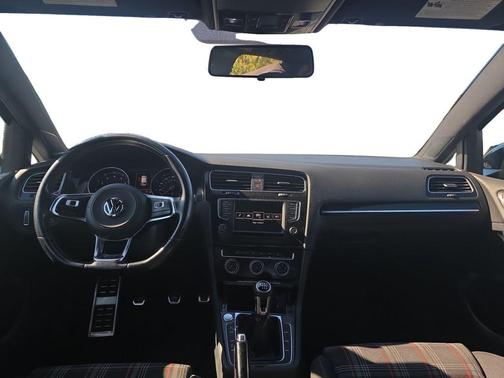 2017 Volkswagen Golf GTI 2.0T SE 4-Door