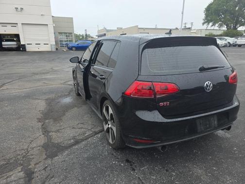 2017 Volkswagen Golf GTI 2.0T SE 4-Door