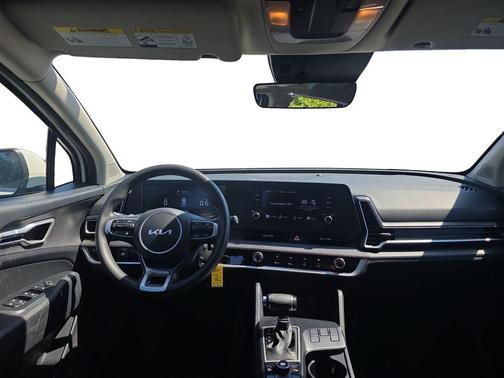 Snow White Pearl 2024 Kia Sportage LX