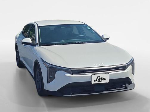 Snow White Pearl 2025 Kia K4 LXS