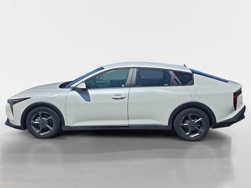 Snow White Pearl 2025 Kia K4 LXS