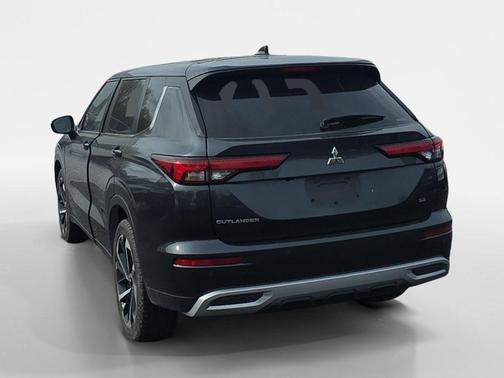 Graphite Gray 2024 Mitsubishi Outlander SE 2.5 S-AWC