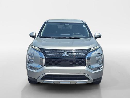 Alloy Silver Metallic 2024 Mitsubishi Outlander SE