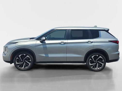 Alloy Silver Metallic 2024 Mitsubishi Outlander SE