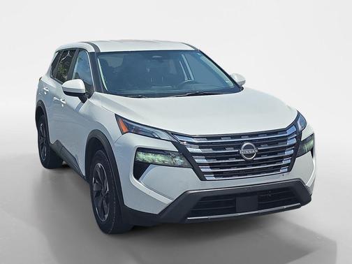 Everest White Pearl 2025 Nissan Rogue SV
