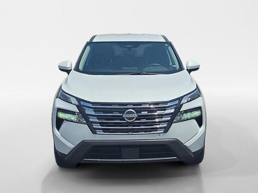 Everest White Pearl 2025 Nissan Rogue SV