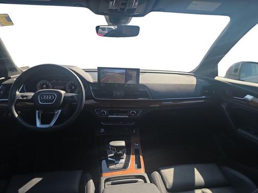 2023 Audi Q5 45 S line Prestige