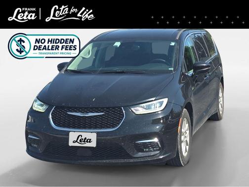 Brilliant Black Crystal Pearlcoat 2023 Chrysler Pacifica Touring L
