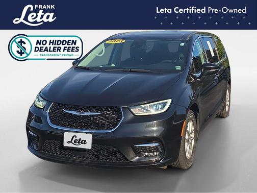 Brilliant Black Crystal Pearlcoat 2023 Chrysler Pacifica Touring L