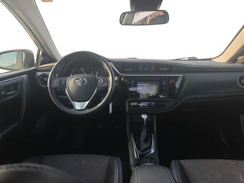 Super White 2017 Toyota Corolla SE