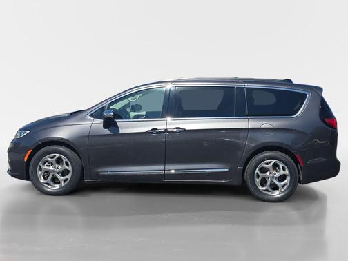 Granite Crystal Metallic Clearcoat 2023 Chrysler Pacifica Limited