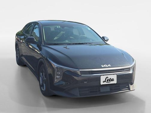 Aurora Black Pearl 2025 Kia K4 LXS