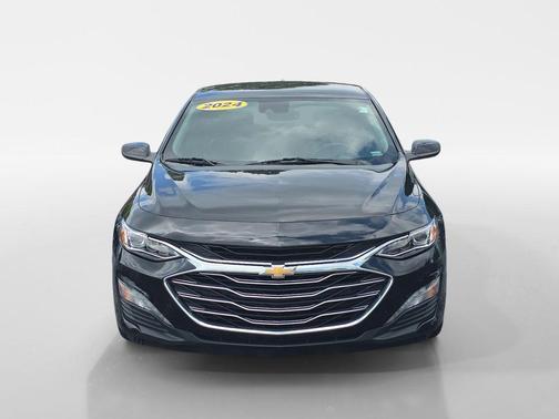 Mosaic Black Metallic 2024 Chevrolet Malibu FWD 2LT