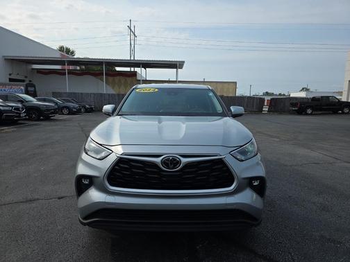 2024 Toyota Highlander LE