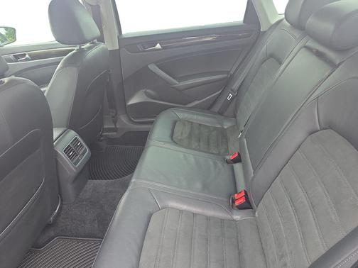 Tungsten Silver Metallic 2014 Volkswagen Passat 2.0L TDI DSG SEL Premium