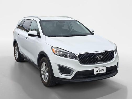 Snow White Pearl 2018 Kia Sorento LX