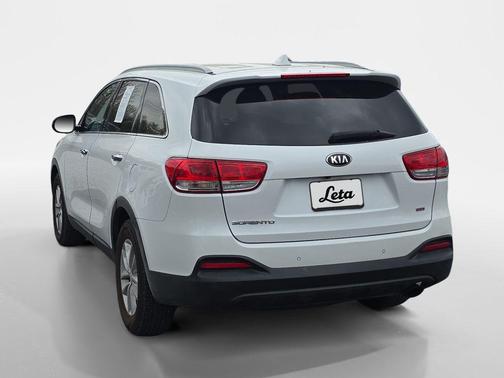 Snow White Pearl 2018 Kia Sorento LX