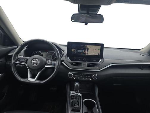 Brilliant Silver Metallic 2023 Nissan Altima 2.5 SL