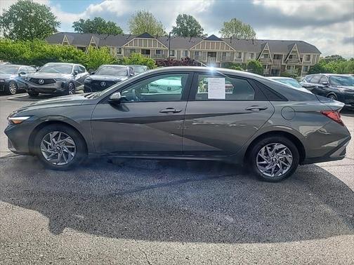 2024 Hyundai ELANTRA SEL