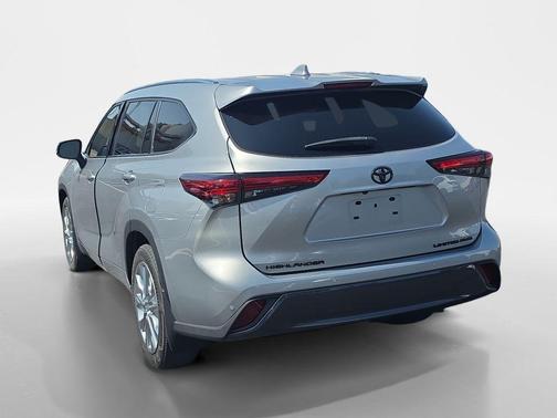 Celestial Silver Metallic 2022 Toyota Highlander Limited