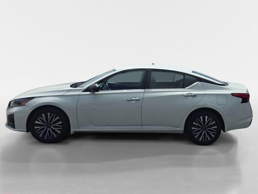 Pearl White Tricoat 2024 Nissan Altima 2.5 SV