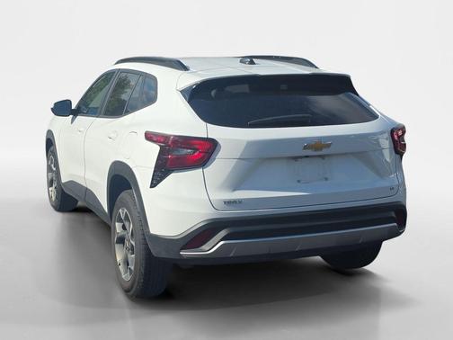 Summit White 2025 Chevrolet Trax LT