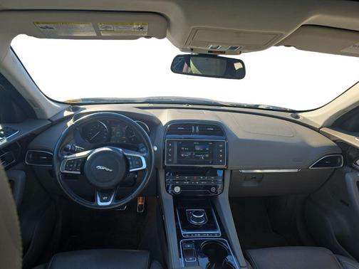 2017 Jaguar F-PACE 35t R-Sport