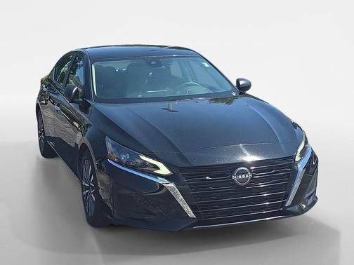 Super Black 2025 Nissan Altima 2.5 SV