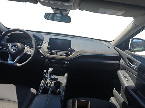 Super Black 2025 Nissan Altima 2.5 SV