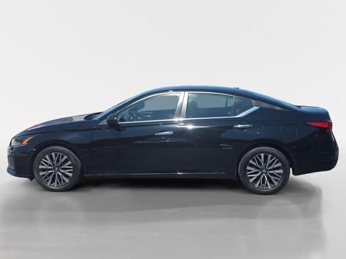 Super Black 2025 Nissan Altima 2.5 SV