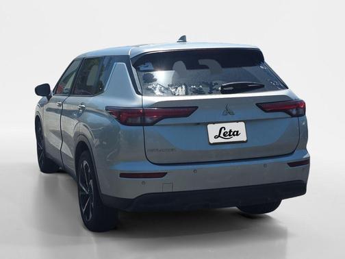 Alloy Silver Metallic 2022 Mitsubishi Outlander ES
