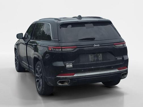 Diamond Black Crystal Pearlcoat 2023 Jeep Grand Cherokee Overland