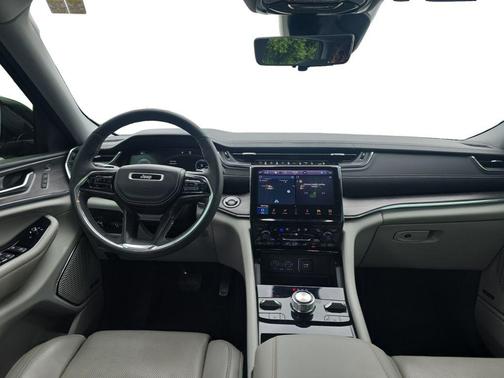 Diamond Black Crystal Pearlcoat 2023 Jeep Grand Cherokee Overland