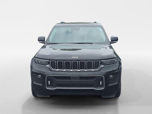 Diamond Black Crystal Pearlcoat 2023 Jeep Grand Cherokee Overland