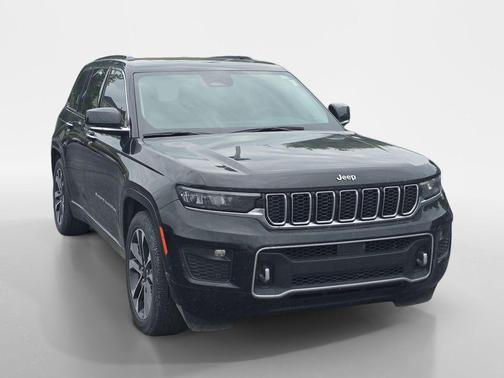 Diamond Black Crystal Pearlcoat 2023 Jeep Grand Cherokee Overland