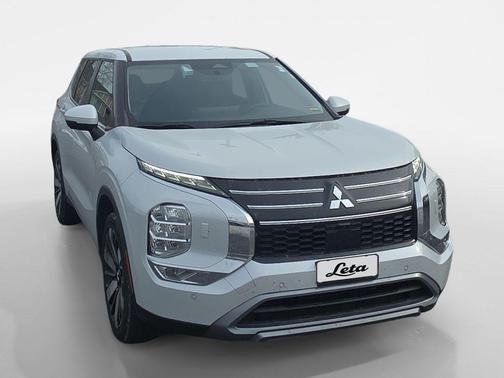 White Diamond 2025 Mitsubishi Outlander SE 2.5 S-AWC