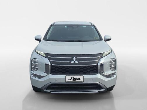 White Diamond 2025 Mitsubishi Outlander SE 2.5 S-AWC